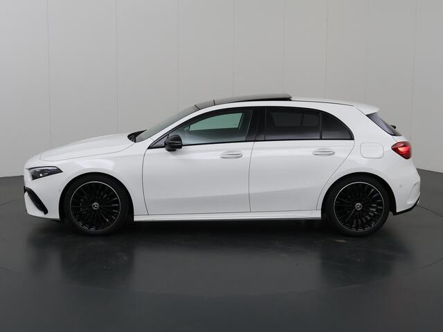 Mercedes-Benz A-KLASSE 180 Star Edition AMG Line | Night | Keyless go | Multispaaks | Sfeerverlichting | Stoelverwarming | Panoramadak | Achteruitrijcamera |