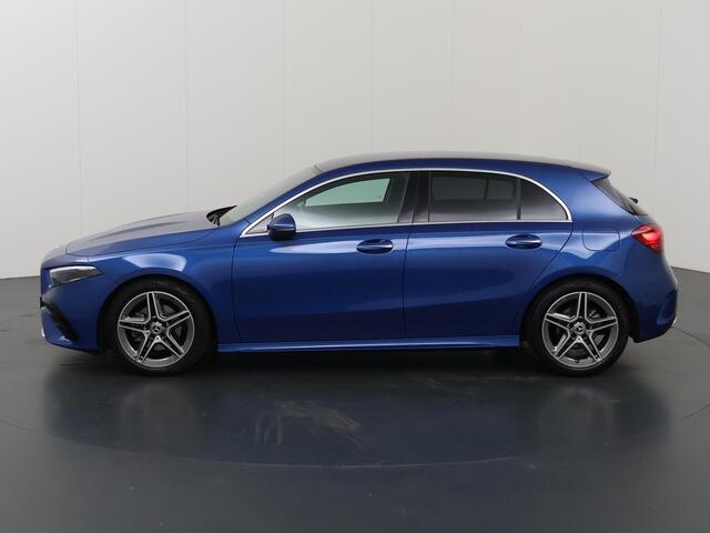 Mercedes-Benz A-KLASSE 180 AMG Line | Stoelverwarming |Widescreen | Sfeerverlichting | Getint glas | Achteruitrijcamera |