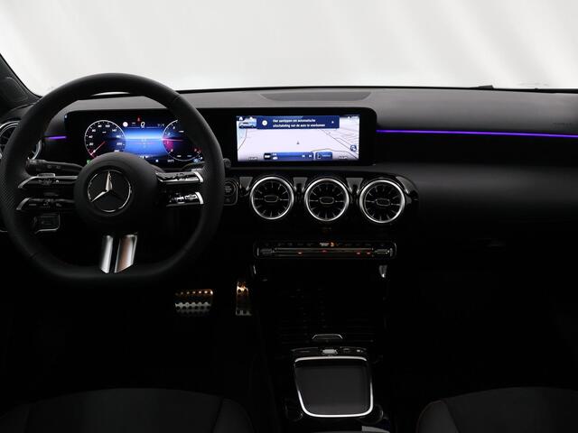 Mercedes-Benz A-KLASSE 180 Star Edition AMG Line | Panoramadak | 19 inch LM velgen | Night pakket | Multibeam Led verlichting |
