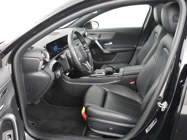 Mercedes-Benz A-KLASSE 250e Progressive | SOH 97,9% | Panoramadak | Leder | Stoelverwarming | Memory | Carplay | Sfeerverlichting | Keyless | Widescreen | Camera | Full LED | Navigatie | PHEV | Plug In
