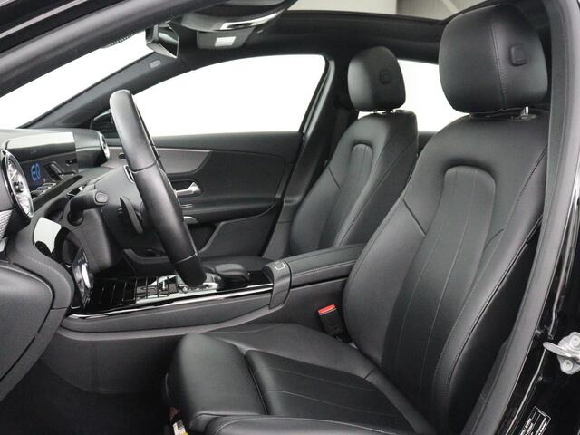 Mercedes-Benz A-KLASSE 250e Progressive | SOH 97,9% | Panoramadak | Leder | Stoelverwarming | Memory | Carplay | Sfeerverlichting | Keyless | Widescreen | Camera | Full LED | Navigatie | PHEV | Plug In
