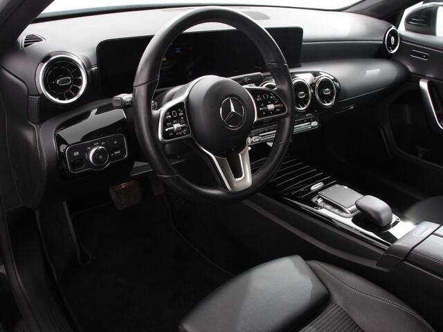 Mercedes-Benz A-KLASSE 200 Automaat Advantage Navigatie Apple Carplay/Android Auto Camera Adaptive cruise control Stoelverwarming Parkeer sensoren