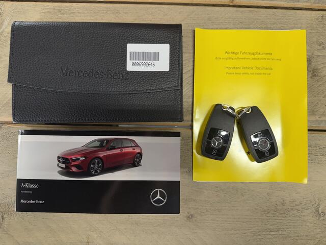 Mercedes-Benz A-KLASSE 250 e Star Edition / Camera / Navigatie