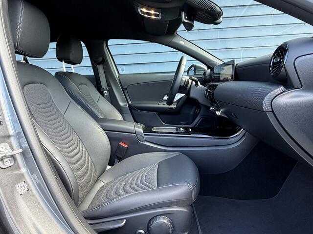 Mercedes-Benz A-KLASSE 250 e Star Edition / Camera / Navigatie