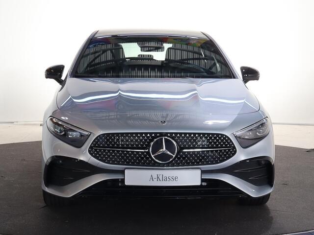 Mercedes-Benz A-KLASSE 250e Business Solution AMG | Panoramaschuifdak | Premium Plus | Head-up display | Dodehoekassistent |