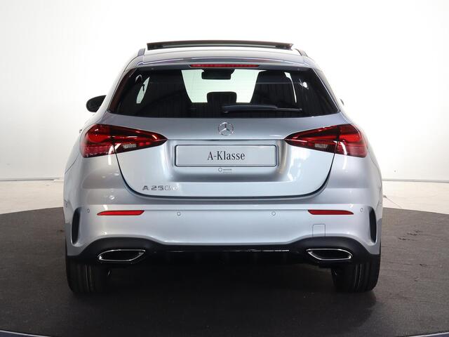 Mercedes-Benz A-KLASSE 250e Business Solution AMG | Panoramaschuifdak | Premium Plus | Head-up display | Dodehoekassistent |