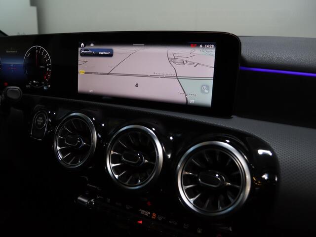 Mercedes-Benz A-KLASSE 250e Business Solution AMG | Panoramaschuifdak | Premium Plus | Head-up display | Dodehoekassistent |