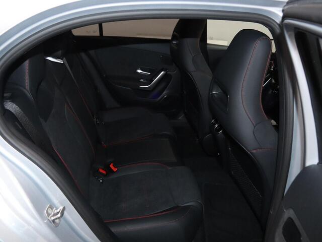 Mercedes-Benz A-KLASSE 250e Business Solution AMG | Panoramaschuifdak | Premium Plus | Head-up display | Dodehoekassistent |
