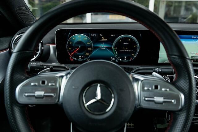 Mercedes-Benz A-KLASSE 180 Business Solution AMG | Panorama | Widescreen Display | Camera | Night Package | Sfeerverlichting | Memory | LED |