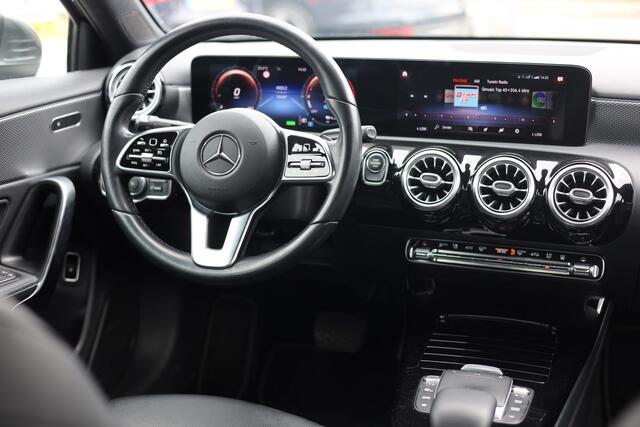 Mercedes-Benz A-KLASSE 250 e I LEDER I CAMERA I TREKHAAK I SFEERVERLICHTING