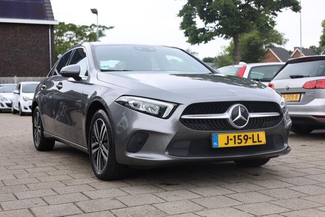Mercedes-Benz A-KLASSE 250 e I LEDER I CAMERA I TREKHAAK I SFEERVERLICHTING