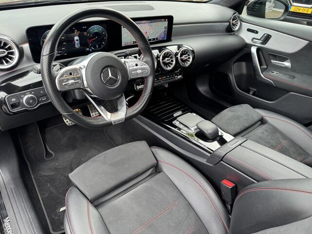 Mercedes-Benz A-KLASSE 180 Business Solution AMG Panoramadak + Geheugenstoelen, NL-Auto!
