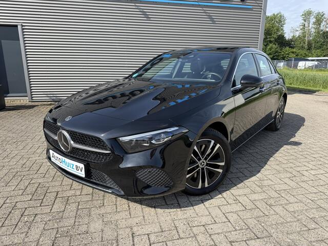 Mercedes-Benz A-KLASSE 250 e Luxury Line Panoramadak Trekhaak Stuurwielverwarming Carplay ACC 360 gr Camera
