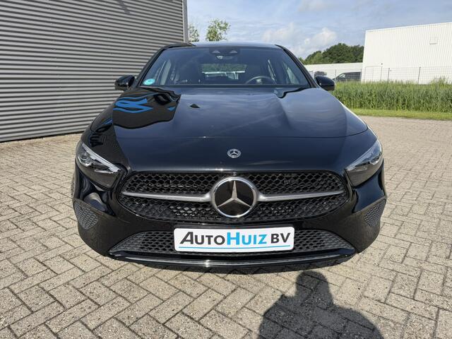 Mercedes-Benz A-KLASSE 250 e Luxury Line Panoramadak Trekhaak Stuurwielverwarming Carplay ACC 360 gr Camera
