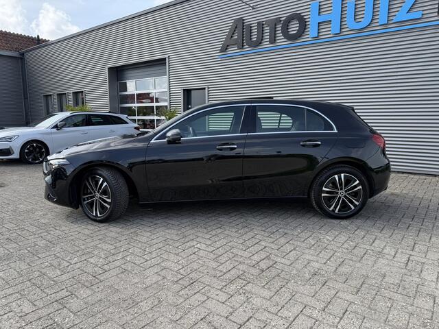 Mercedes-Benz A-KLASSE 250 e Luxury Line Panoramadak Trekhaak Stuurwielverwarming Carplay ACC 360 gr Camera