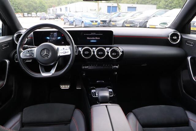 Mercedes-Benz A-KLASSE 220 Launch Edition | AMG Line | NL Auto | Trekhaak | Carplay | Cruise Control | Trekhaak |