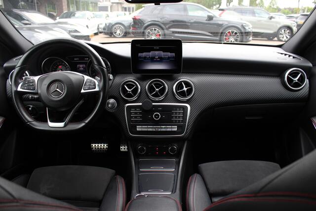 Mercedes-Benz A-KLASSE 180 Sport Edition AMG / Camera / Navigatie / Leder&Alcantara / 18'' / Stoelverwarming / Cruise Control