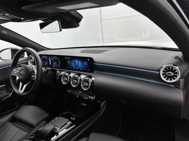 Mercedes-Benz A-KLASSE 180 Business Solution Luxury | Panoramadak | Sfeerverlichting | Stoelverwarming | Augmented Reality | CarPlay | Inclusief 24 maanden Mercedes-Benz Certified garantie voor Europa.