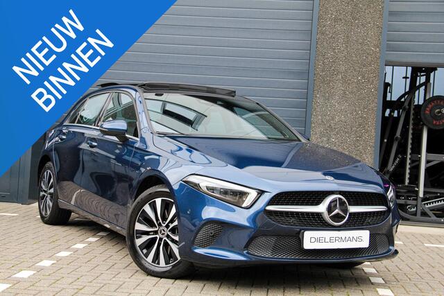 Mercedes-Benz A-KLASSE 250 e | SOH 100% | BTW voertuig | panoramadak | Burmester audio | Sfeerverlichting | Elektrische trekhaak | Groot display | 360 Camera | Vooruitrijcamera | Achteruitrijcamera | Vol!