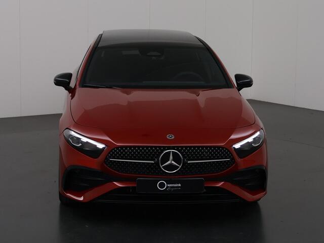 Mercedes-Benz A-KLASSE 180 Business Solution AMG | Night pakket | 19 inch velgen | Panoramadak | Keyless entry | Multibeam led koplampen | Apple carplay/Andorid auto |