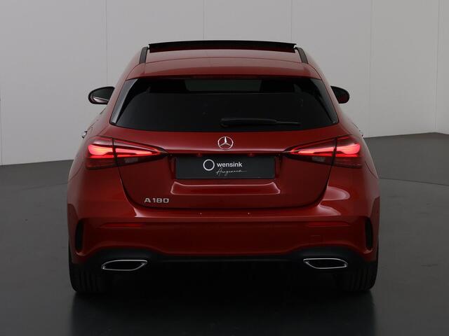 Mercedes-Benz A-KLASSE 180 Business Solution AMG | Night pakket | 19 inch velgen | Panoramadak | Keyless entry | Multibeam led koplampen | Apple carplay/Andorid auto |