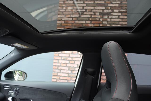 Mercedes-Benz A-KLASSE 250 4MATIC AMG Line | 224pk | Panoramadak | Memory | Burmester | Camera | Standkachel | Keyless Go | Apple Carplay | Nightpakket | Verwarmd Stuurwiel |