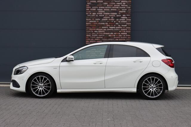 Mercedes-Benz A-KLASSE 180 AMG Line White Art Edition | Panoramadak | Camera | Trekhaak | Apple Carplay | Leder | High Perf. LED | Keyless Start | Regensensor |
