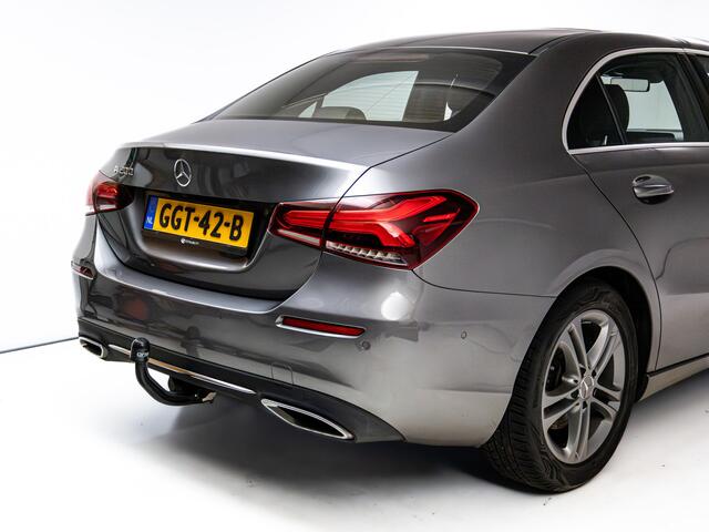 Mercedes-Benz A-KLASSE 200 Premium Plus | Leer | Panodak | Stoelverw. | Afn. trekhaak | Navigatie | All-season banden | Cruise | Camera | Matrix Led