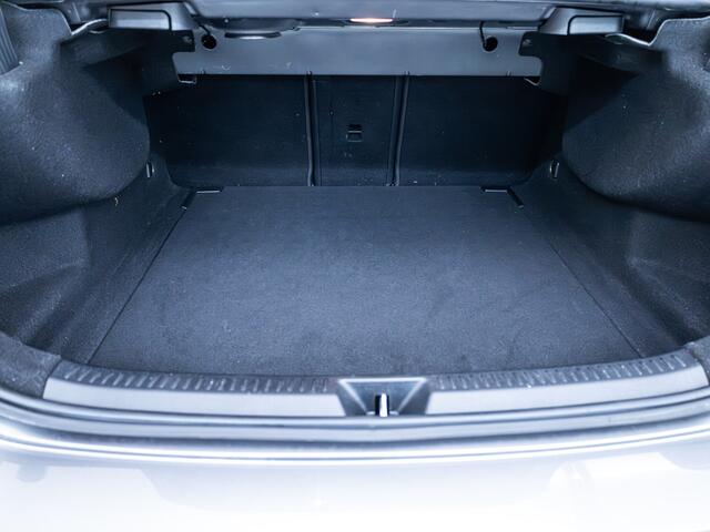 Mercedes-Benz A-KLASSE 200 Premium Plus | Leer | Panodak | Stoelverw. | Afn. trekhaak | Navigatie | All-season banden | Cruise | Camera | Matrix Led