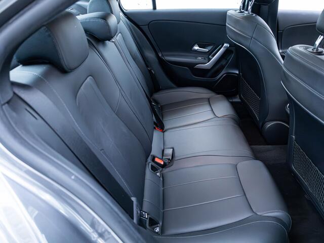 Mercedes-Benz A-KLASSE 200 Premium Plus | Leer | Panodak | Stoelverw. | Afn. trekhaak | Navigatie | All-season banden | Cruise | Camera | Matrix Led