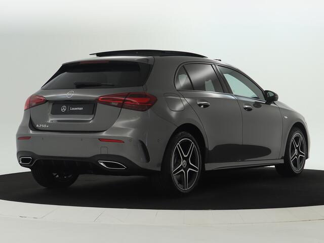 Mercedes-Benz A-KLASSE 250 e Business Solution AMG | Nightpakket | Parkeerpakket met achteruitrijcamera | KEYLESS GO | Sfeerverlichting |