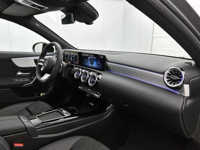 Mercedes-Benz A-KLASSE 250 e Business Solution AMG | AMG Line Plus pakket | Smartphone-integratie | Head-up display | Panoramaschuifdak | Inclusief 24 maanden Mercedes-Benz Certified garantie voor Europa.