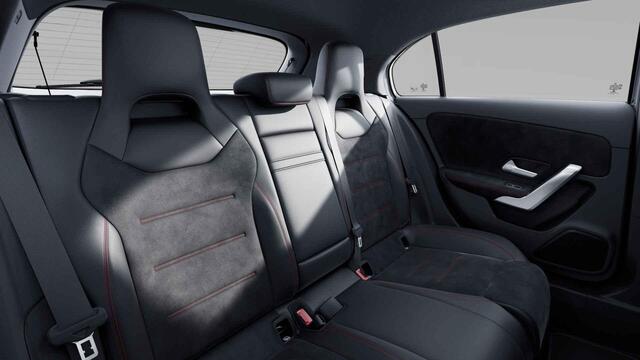 Mercedes-Benz A-KLASSE 180 Business Solution AMG | Night | Panoramadak | Widescreen | Stoelverwarming |