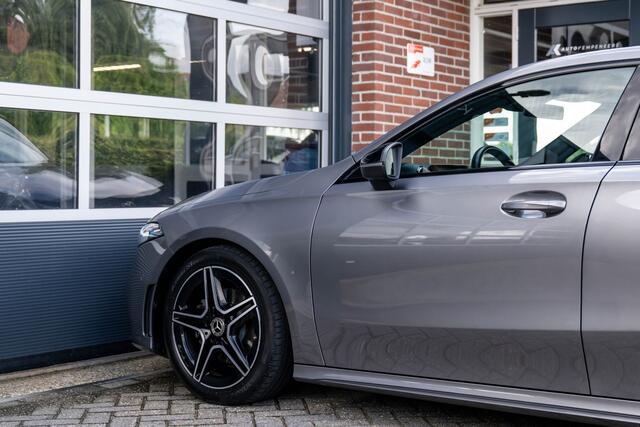 Mercedes-Benz A-KLASSE 180 A180 AMG Line | Widescreen Display | Camera | Night Package | Stoelverwarming | 18' Inch |