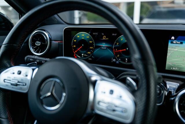 Mercedes-Benz A-KLASSE 180 A180 AMG Line | Widescreen Display | Camera | Night Package | Stoelverwarming | 18' Inch |
