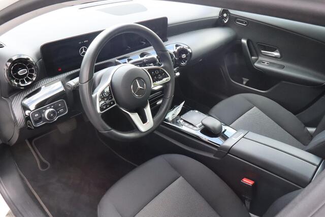 Mercedes-Benz A-KLASSE 180 Business Solution Adaptive Cruise Control, Climate Control, Stoelverwarming