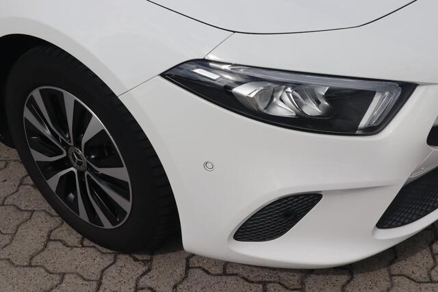 Mercedes-Benz A-KLASSE 180 Business Solution Adaptive Cruise Control, Climate Control, Stoelverwarming