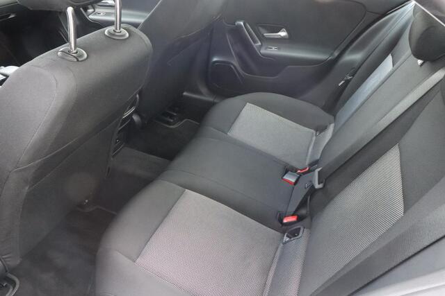 Mercedes-Benz A-KLASSE 180 Business Solution Adaptive Cruise Control, Climate Control, Stoelverwarming