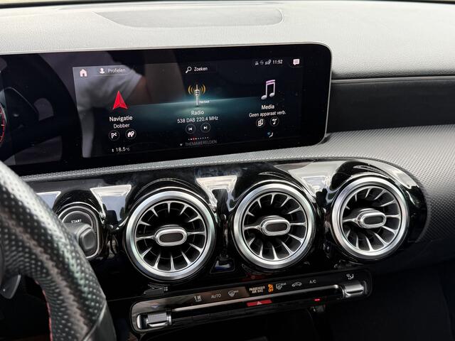 Mercedes-Benz A-KLASSE 200 Business Solution AMG ** Panodak ** LED ** Carplay ** APK 11-2027!! ** Dealeronderhouden