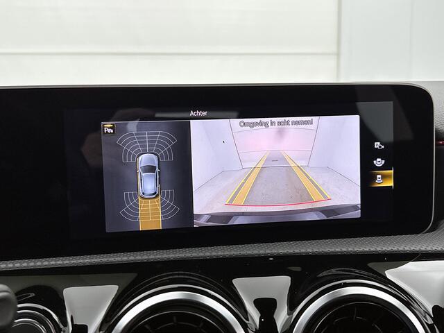 Mercedes-Benz A-KLASSE 180 Business Solution AMG | Stoelverwarming | Parkeerpakket met Camera | Car Play | LED Verlichting | Inclusief 24 maanden Mercedes-Benz Certified garantie voor Europa.