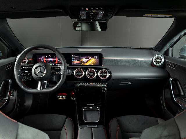 Mercedes-Benz A-KLASSE Hatchback 250 e Business Solution AMG Panorama dak
