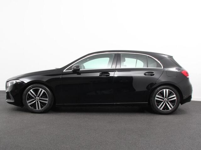 Mercedes-Benz A-KLASSE 200 Automaat Advantage Navigatie Apple Carplay/Android Auto Camera Adaptive cruise control Stoelverwarming Parkeer sensoren