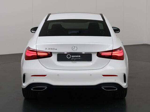 Mercedes-Benz A-KLASSE 250 e Business Solution AMG | Night Pakket | 360* Camera | Panoramadak | Dode hoek |