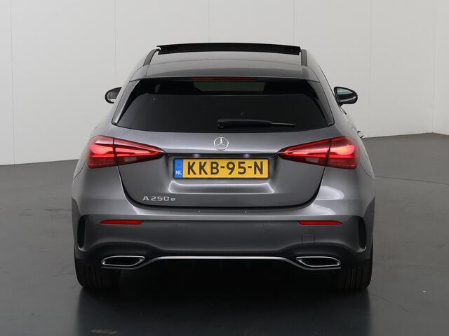 Mercedes-Benz A-KLASSE 250e Business Solution AMG | Panoramaschuifdak | Premium Plus | Head-up display | Dodehoekassistent |