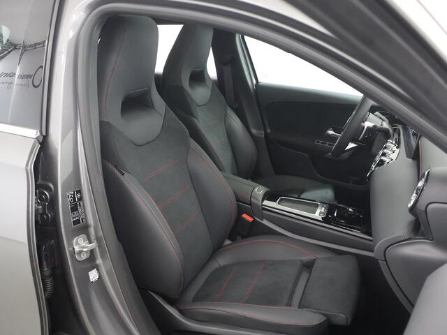 Mercedes-Benz A-KLASSE 250e Business Solution AMG | Panoramaschuifdak | Premium Plus | Head-up display | Dodehoekassistent |