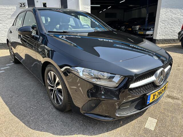 Mercedes-Benz A-KLASSE 180 Premium /CC/Camera/Navi/All season/Lm velgen/Nieuwe apk bij aflevering