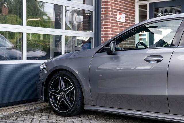 Mercedes-Benz A-KLASSE 180 A180 AMG Line | Widescreen Display | Camera | Night Package | Stoelverwarming | 18' Inch |