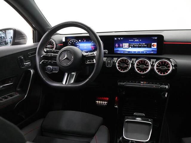 Mercedes-Benz A-KLASSE 180 Star Edition AMG Line LIMITED | Panoramaschuifdak | Head-up display | Multibeam LED | Elektrisch voorstoelen met geheugen