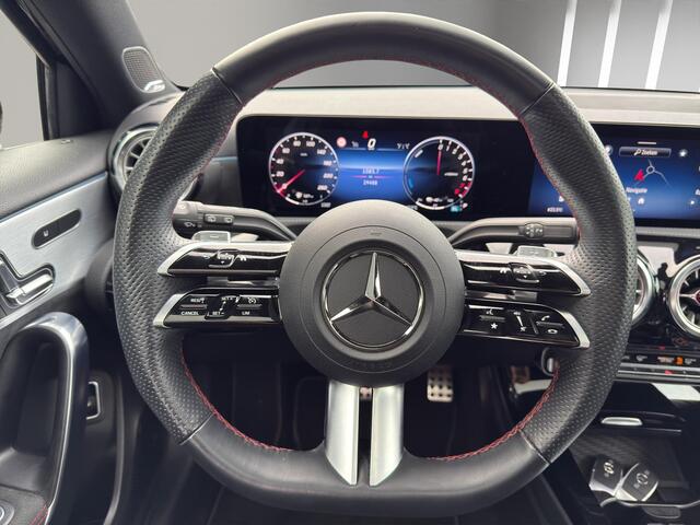 Mercedes-Benz A-KLASSE 250 e AMG Line Panoramadak | 19"Velg | Sfeer | Elektrisch Stoel(en) met geheugen | Camera |