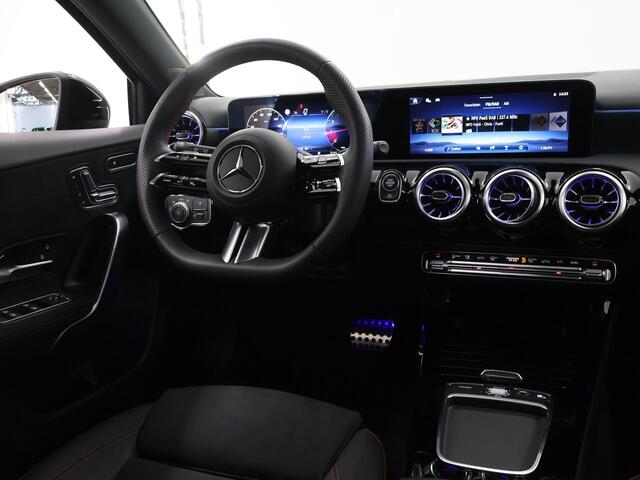 Mercedes-Benz A-KLASSE 180 Business Solution AMG | Premium Plus | Panoramadak | HUD | Stoelverwarming | Parkeercamera | Multibeam LED | Keyless Entry/Go | Apple Carplay/Android Auto |